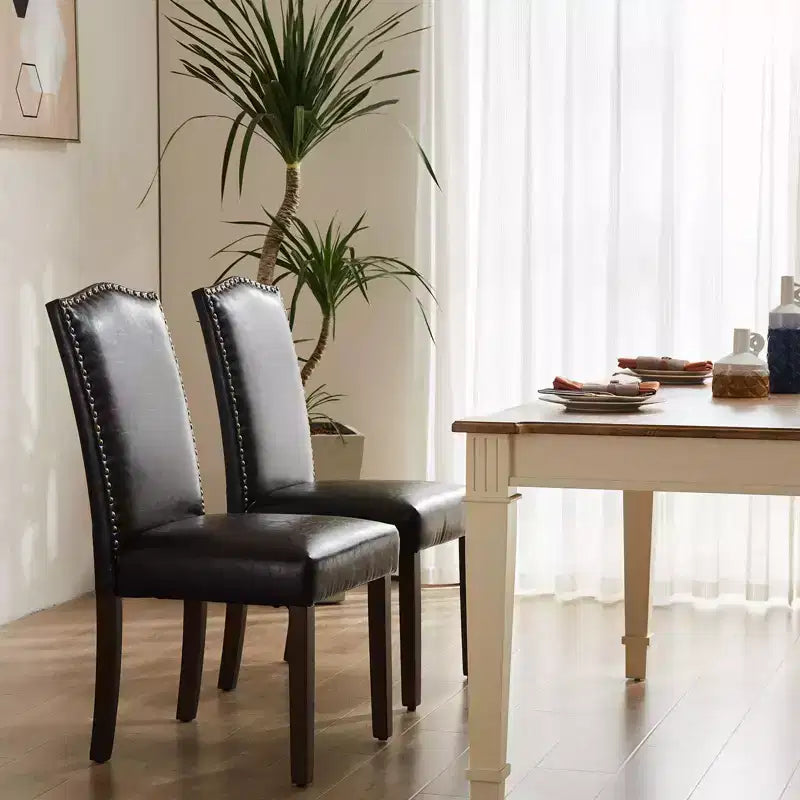 Sedia da pranzo imbottita senza braccioli con borchie e gambe in legno, set da 2, Beige/Nero/Grigio