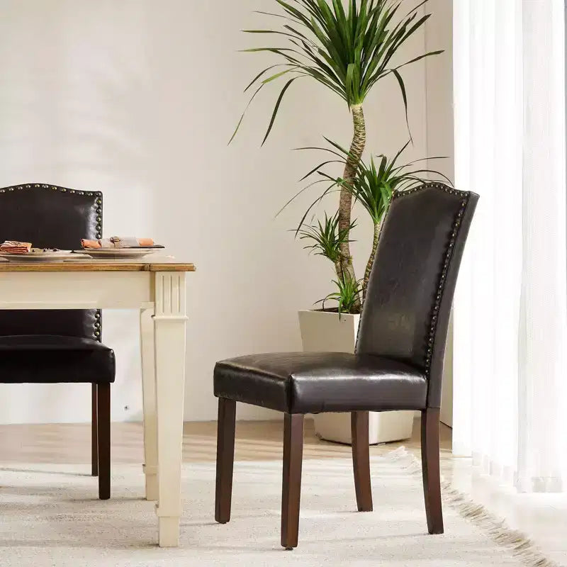 Sedia da pranzo imbottita senza braccioli con borchie e gambe in legno, set da 2, Beige/Nero/Grigio